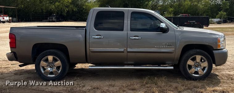 image for item ED5869 2009 Chevrolet Silverado 1500 Crew Cab pickup truck