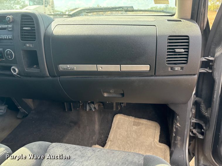 image for item ED5869 2009 Chevrolet Silverado 1500 Crew Cab pickup truck