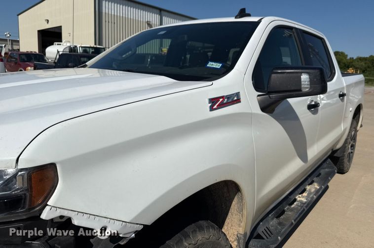 image for item ED5884 2020 Chevrolet Silverado 1500 LT Crew Cab pickup truck