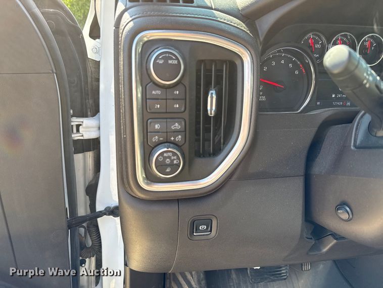 image for item ED5884 2020 Chevrolet Silverado 1500 LT Crew Cab pickup truck