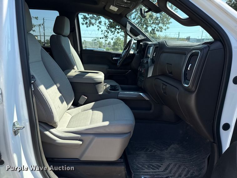 image for item ED5884 2020 Chevrolet Silverado 1500 LT Crew Cab pickup truck