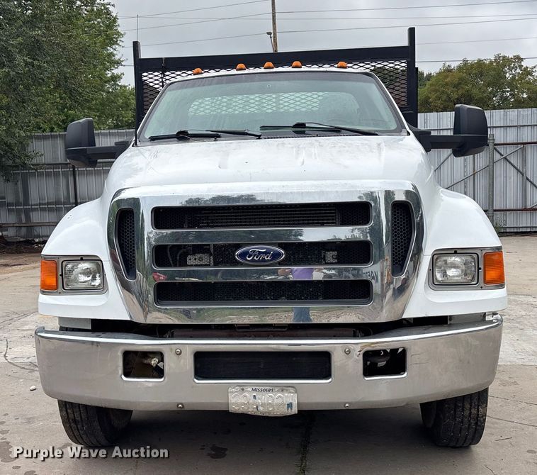 image for item EE3953 2004 Ford F650 Super Duty dump flatbed truck