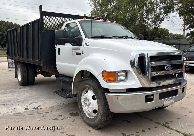 image for item EE3953 2004 Ford F650 Super Duty dump flatbed truck