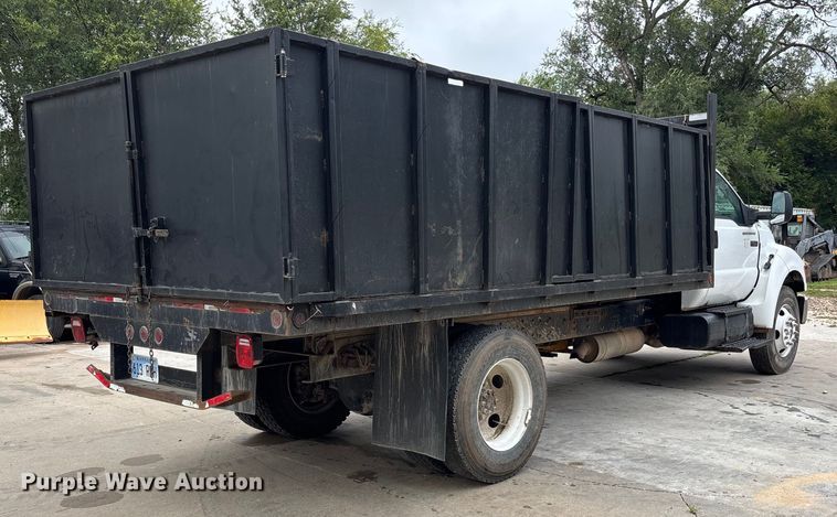 image for item EE3953 2004 Ford F650 Super Duty dump flatbed truck