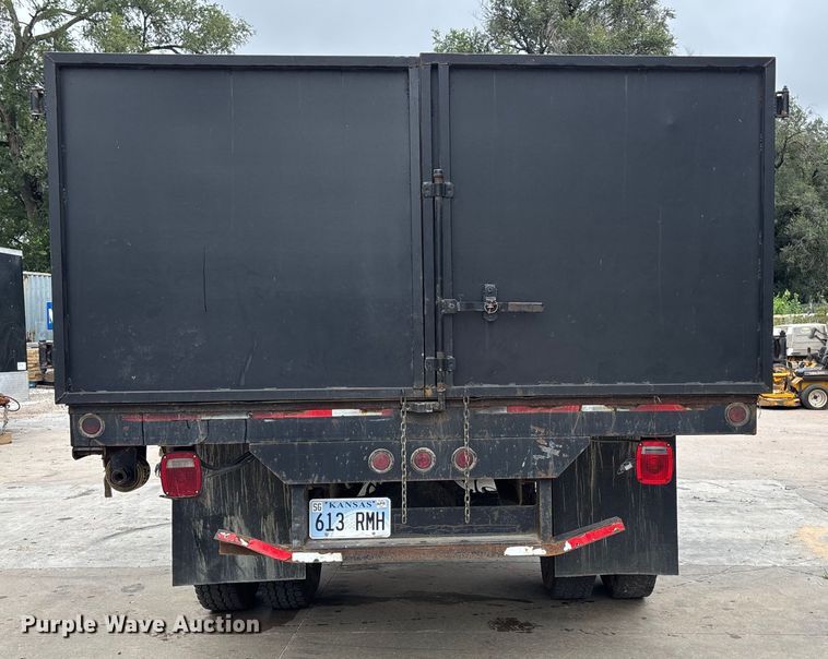 image for item EE3953 2004 Ford F650 Super Duty dump flatbed truck