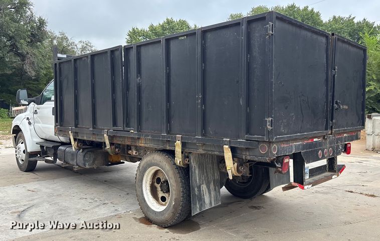 image for item EE3953 2004 Ford F650 Super Duty dump flatbed truck