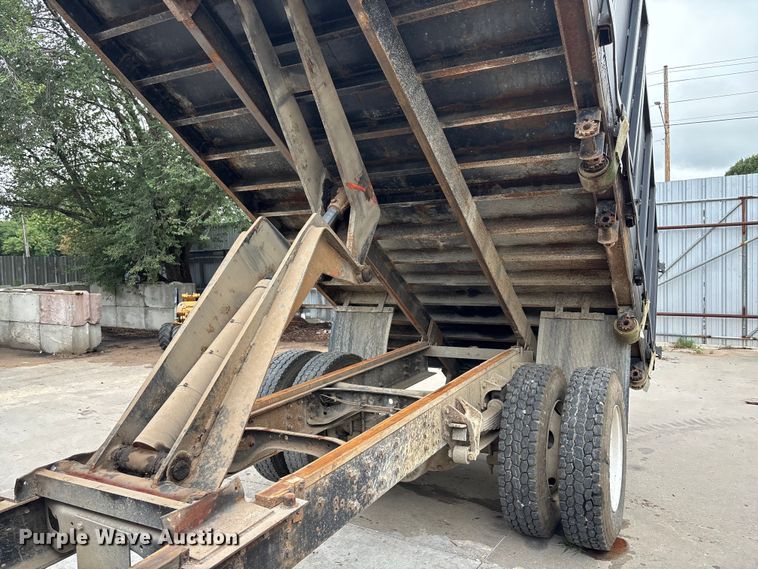 image for item EE3953 2004 Ford F650 Super Duty dump flatbed truck