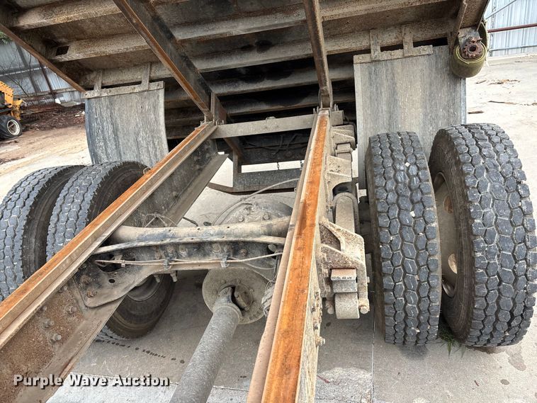 image for item EE3953 2004 Ford F650 Super Duty dump flatbed truck