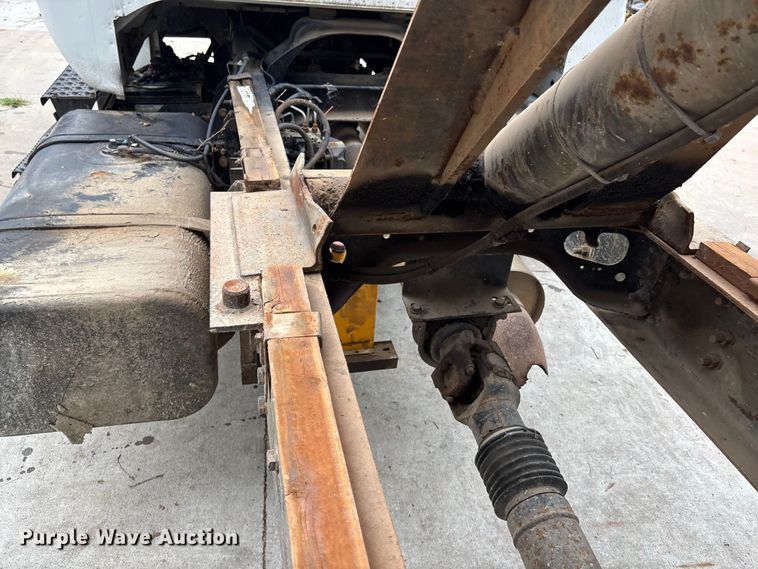 image for item EE3953 2004 Ford F650 Super Duty dump flatbed truck