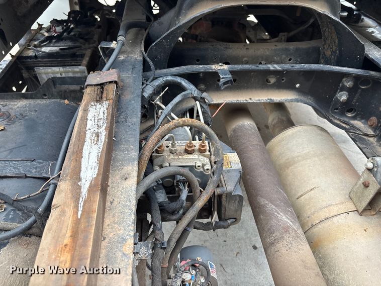 image for item EE3953 2004 Ford F650 Super Duty dump flatbed truck