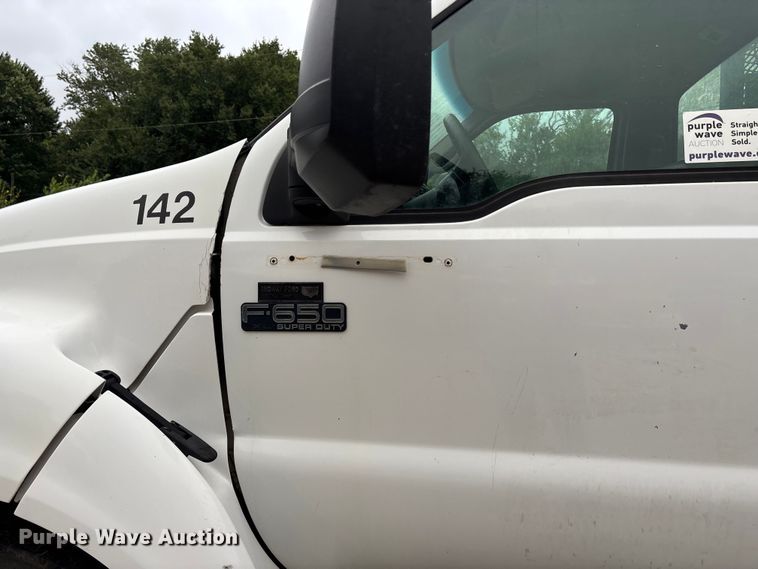 image for item EE3953 2004 Ford F650 Super Duty dump flatbed truck