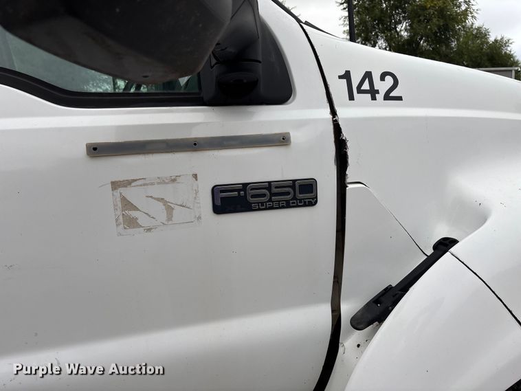 image for item EE3953 2004 Ford F650 Super Duty dump flatbed truck