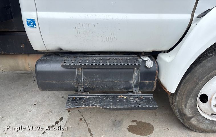 image for item EE3953 2004 Ford F650 Super Duty dump flatbed truck