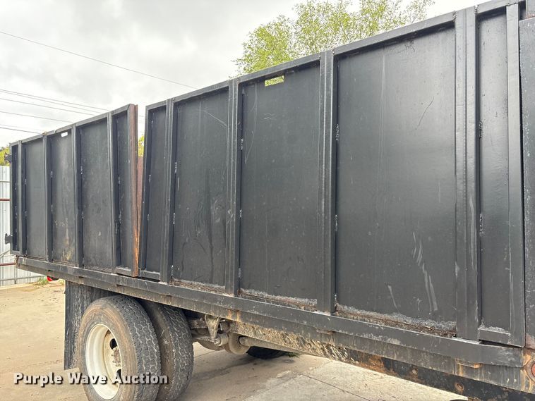 image for item EE3953 2004 Ford F650 Super Duty dump flatbed truck