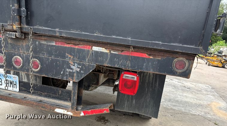 image for item EE3953 2004 Ford F650 Super Duty dump flatbed truck