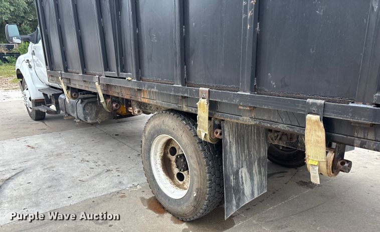 image for item EE3953 2004 Ford F650 Super Duty dump flatbed truck