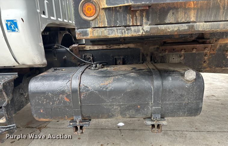 image for item EE3953 2004 Ford F650 Super Duty dump flatbed truck