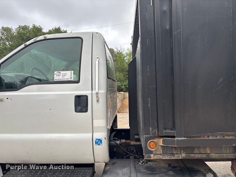 image for item EE3953 2004 Ford F650 Super Duty dump flatbed truck