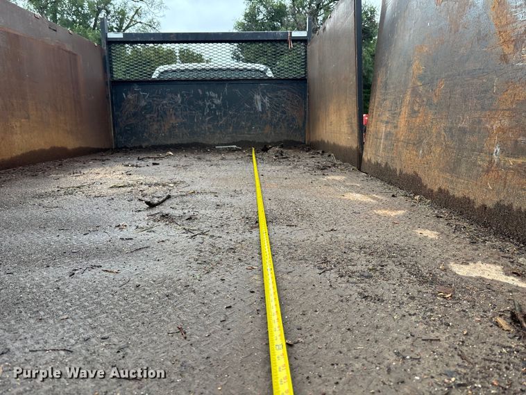 image for item EE3953 2004 Ford F650 Super Duty dump flatbed truck