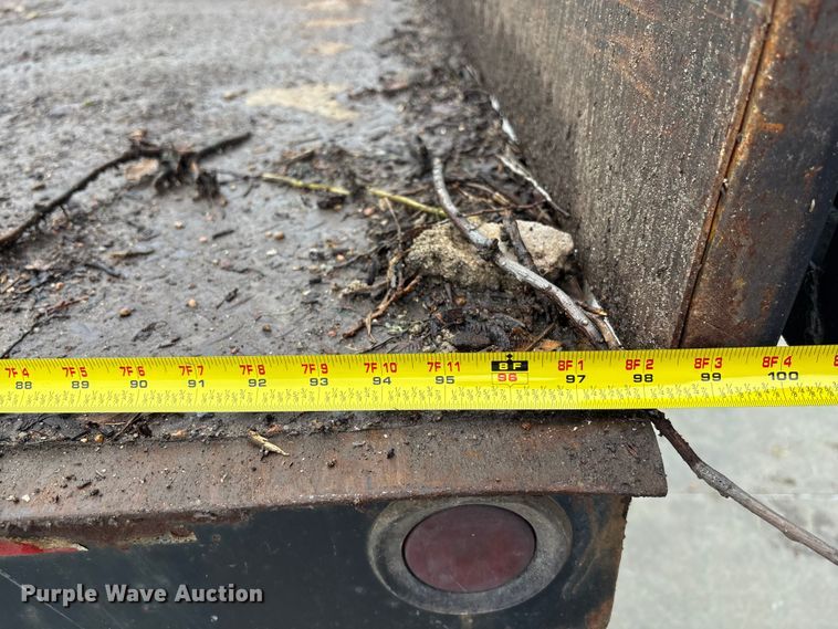 image for item EE3953 2004 Ford F650 Super Duty dump flatbed truck