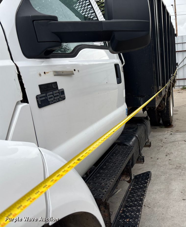image for item EE3953 2004 Ford F650 Super Duty dump flatbed truck