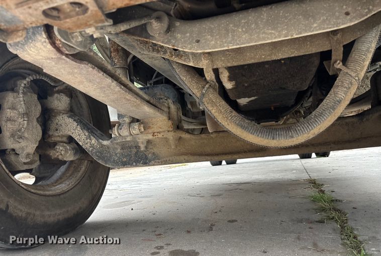 image for item EE3953 2004 Ford F650 Super Duty dump flatbed truck