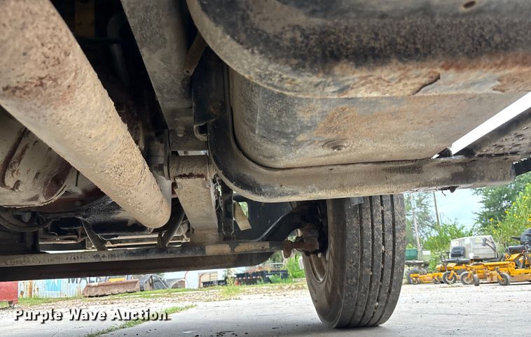 image for item EE3953 2004 Ford F650 Super Duty dump flatbed truck