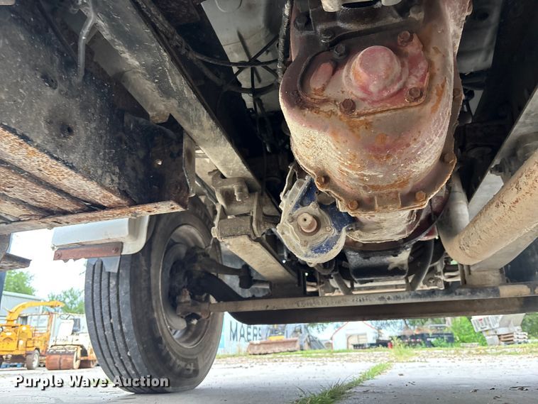 image for item EE3953 2004 Ford F650 Super Duty dump flatbed truck