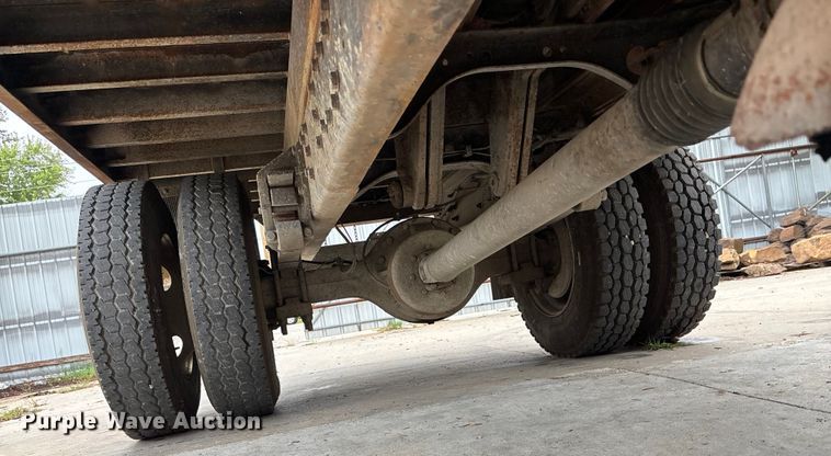 image for item EE3953 2004 Ford F650 Super Duty dump flatbed truck