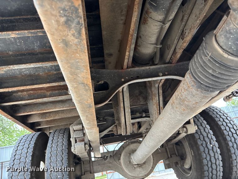 image for item EE3953 2004 Ford F650 Super Duty dump flatbed truck