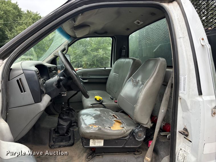 image for item EE3953 2004 Ford F650 Super Duty dump flatbed truck