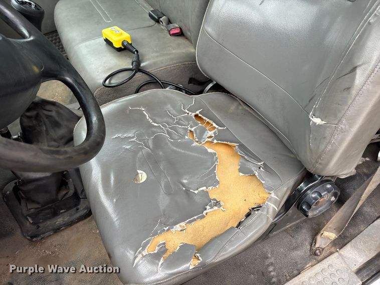 image for item EE3953 2004 Ford F650 Super Duty dump flatbed truck