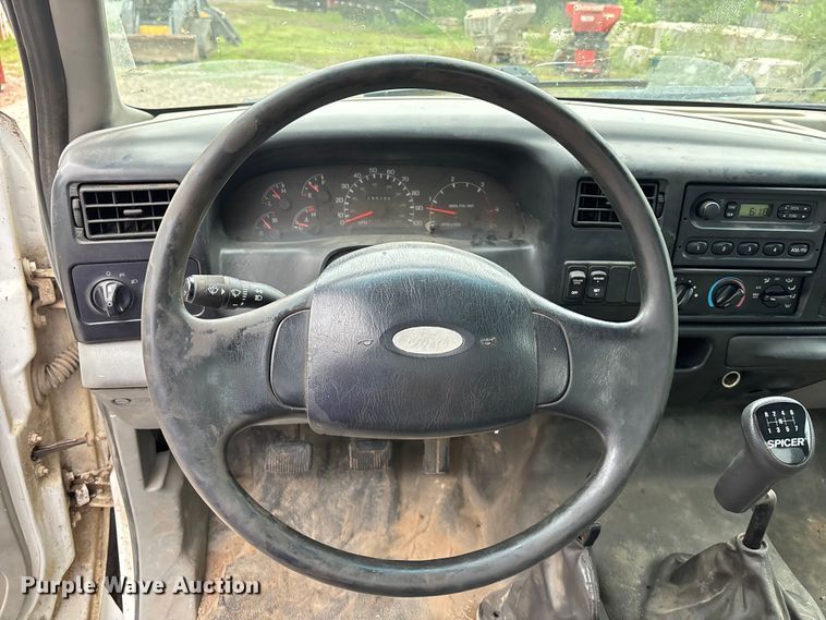 image for item EE3953 2004 Ford F650 Super Duty dump flatbed truck