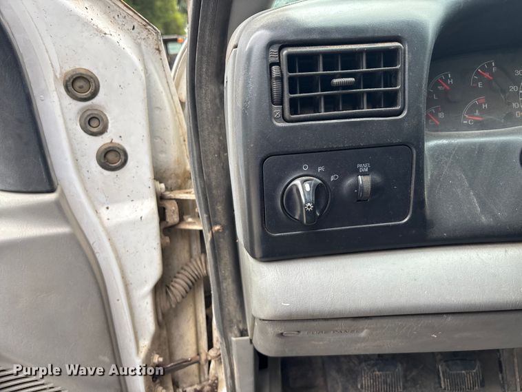 image for item EE3953 2004 Ford F650 Super Duty dump flatbed truck