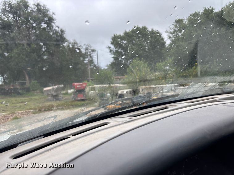 image for item EE3953 2004 Ford F650 Super Duty dump flatbed truck