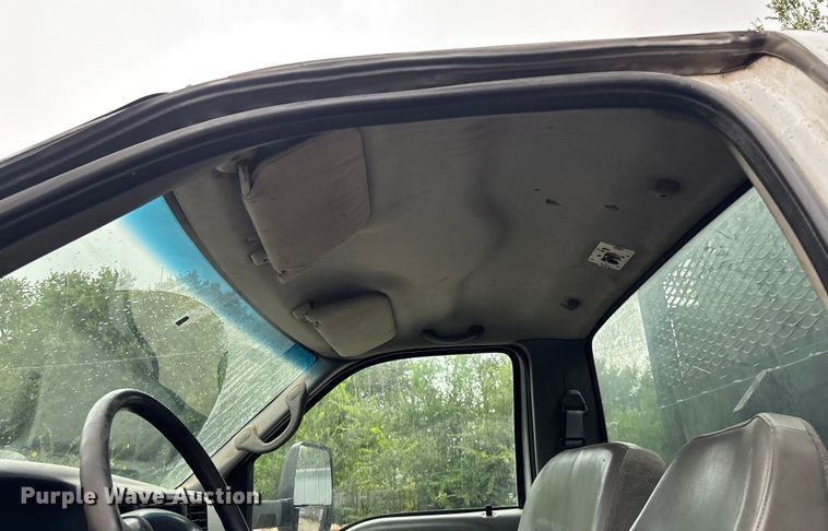 image for item EE3953 2004 Ford F650 Super Duty dump flatbed truck