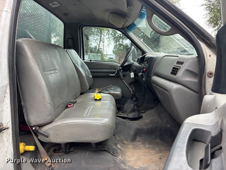 image for item EE3953 2004 Ford F650 Super Duty dump flatbed truck