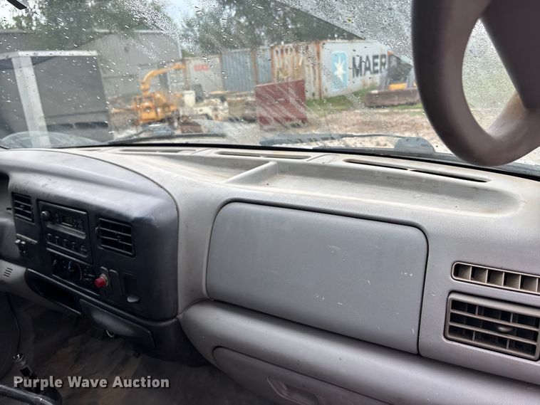 image for item EE3953 2004 Ford F650 Super Duty dump flatbed truck