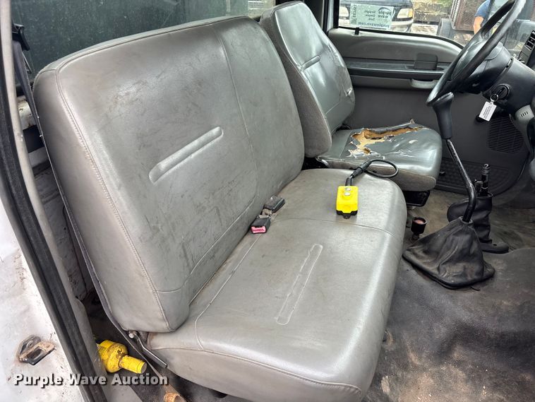 image for item EE3953 2004 Ford F650 Super Duty dump flatbed truck