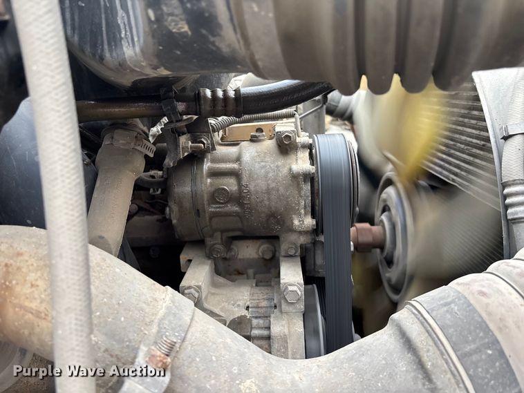 image for item EE3953 2004 Ford F650 Super Duty dump flatbed truck