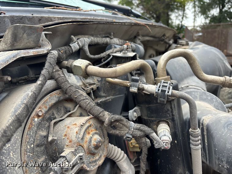 image for item EE3953 2004 Ford F650 Super Duty dump flatbed truck