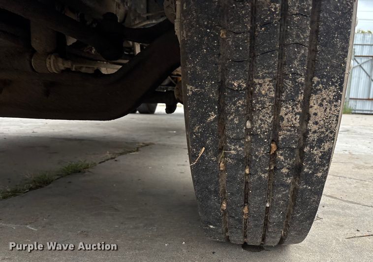 image for item EE3953 2004 Ford F650 Super Duty dump flatbed truck