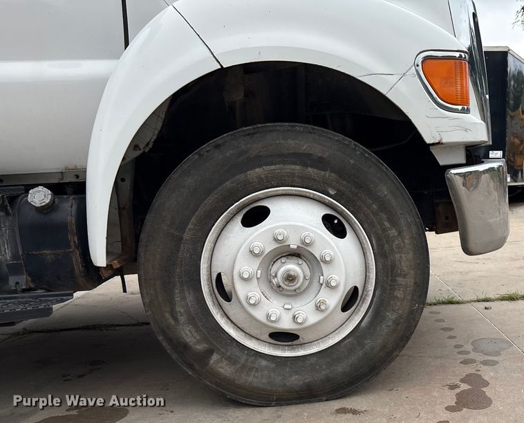 image for item EE3953 2004 Ford F650 Super Duty dump flatbed truck