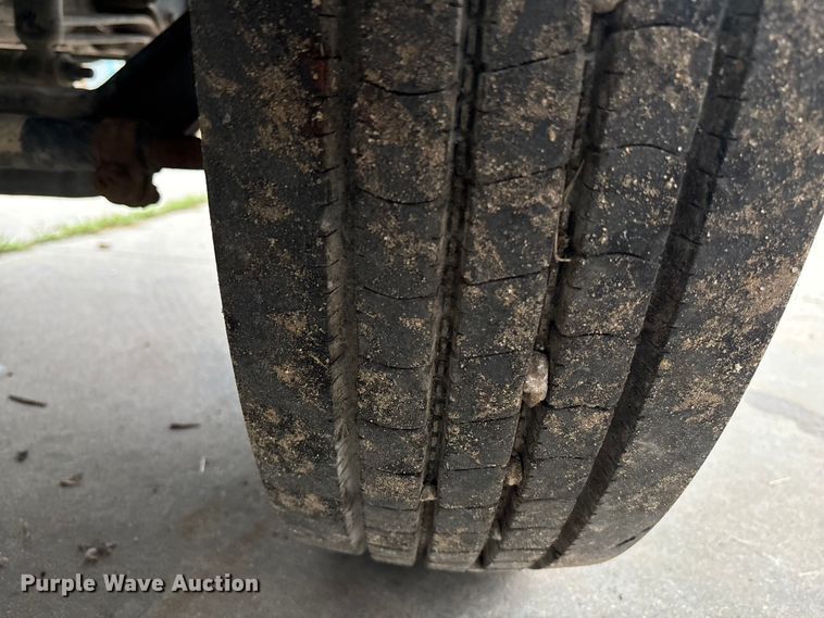 image for item EE3953 2004 Ford F650 Super Duty dump flatbed truck