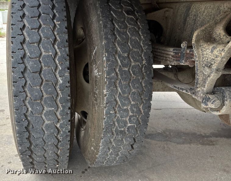 image for item EE3953 2004 Ford F650 Super Duty dump flatbed truck