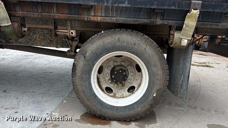 image for item EE3953 2004 Ford F650 Super Duty dump flatbed truck