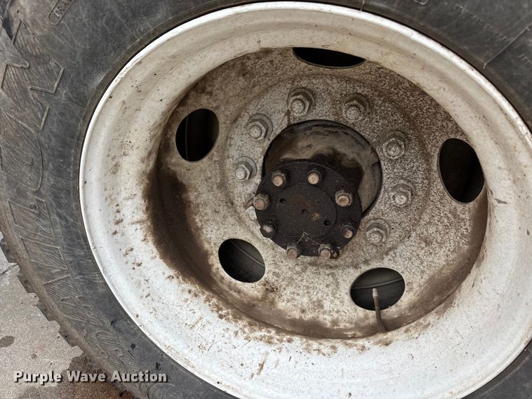 image for item EE3953 2004 Ford F650 Super Duty dump flatbed truck