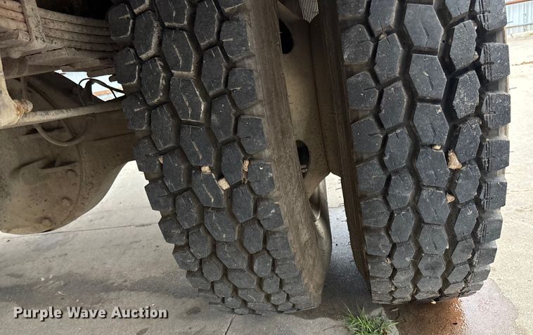 image for item EE3953 2004 Ford F650 Super Duty dump flatbed truck