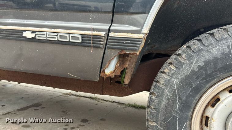 image for item EE3954 1991 Chevrolet K 2500 pickup truck