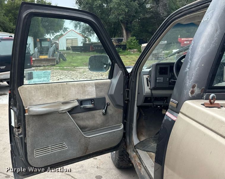 image for item EE3954 1991 Chevrolet K 2500 pickup truck